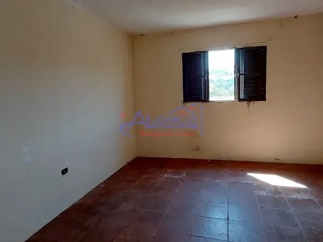 Casa com 160m² 2 quartos e 1 banheiro, à venda, no bairro Parque Santo Antônio em Jacareí