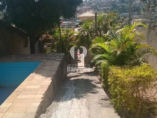 Casa com 300m² 3 quartos e 2 banheiros, para alugar, no bairro Los Angeles em Ibirité