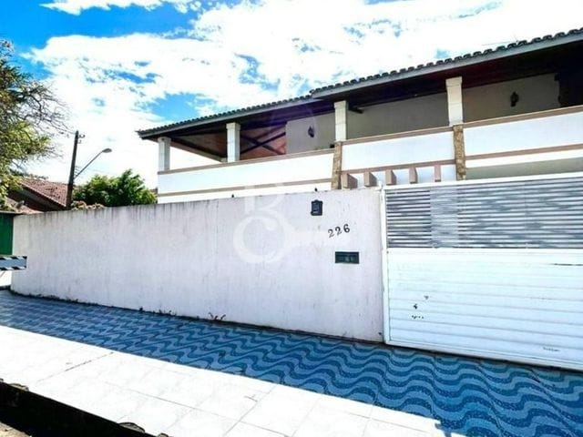 Casa com 380m² 3 quartos e 2 banheiros, à venda, no bairro Parque Turf Club em Campos dos Goytacazes