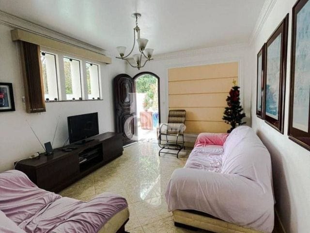 Casa com 380m² 3 quartos e 2 banheiros, à venda, no bairro Parque Turf Club em Campos dos Goytacazes
