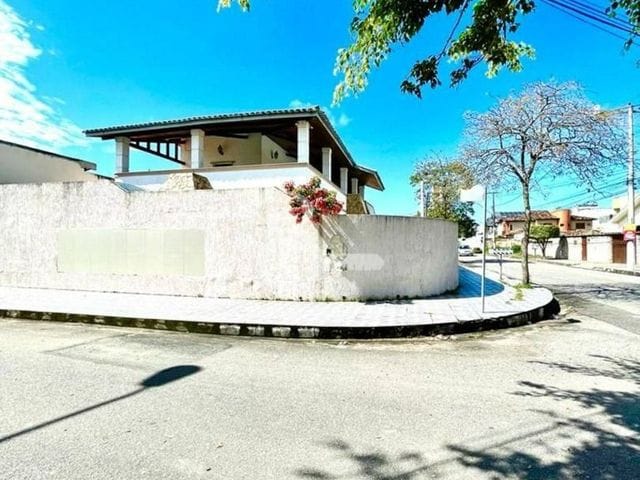 Casa com 380m² 3 quartos e 2 banheiros, à venda, no bairro Parque Turf Club em Campos dos Goytacazes