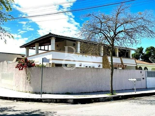 Casa com 380m² 3 quartos e 2 banheiros, à venda, no bairro Parque Turf Club em Campos dos Goytacazes