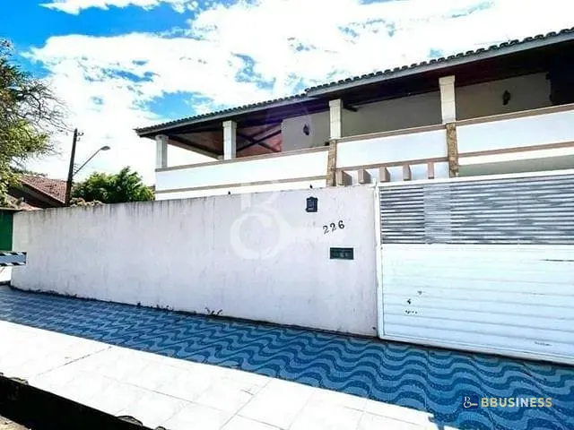 Casa com 380m² 3 quartos e 2 banheiros, à venda, no bairro Parque Turf Club em Campos dos Goytacazes