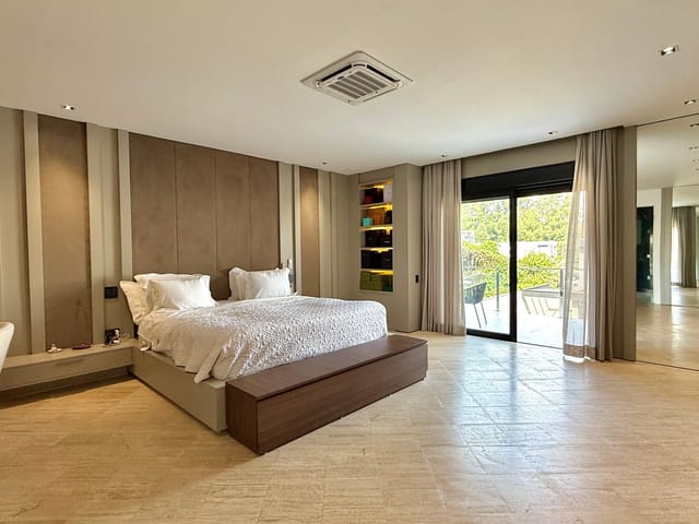Casa com 563m² 4 quartos e 7 banheiros, à venda, no bairro Alphaville Residencial Dois em Barueri