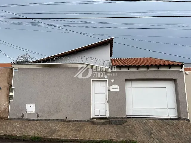 Casa com 200m² 3 quartos e 2 banheiros, à venda, no bairro Beija-Flor II em Uberaba