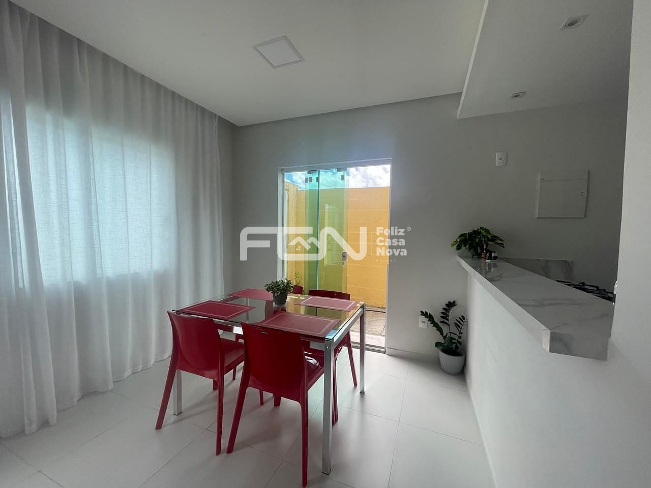 Casa à venda com 2 quartos, 52m² - Foto 4