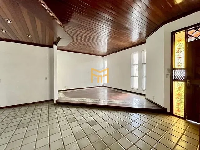 Casa com 438m² 5 quartos e 6 banheiros, à venda, no bairro Parque Verde em Belém
