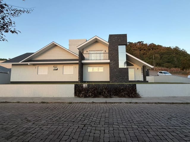 Casa com 393m² 4 quartos e 5 banheiros, à venda, no bairro Clivati em Nova Prata