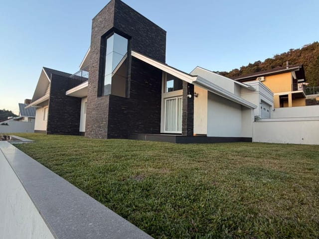 Casa com 393m² 4 quartos e 5 banheiros, à venda, no bairro Clivati em Nova Prata