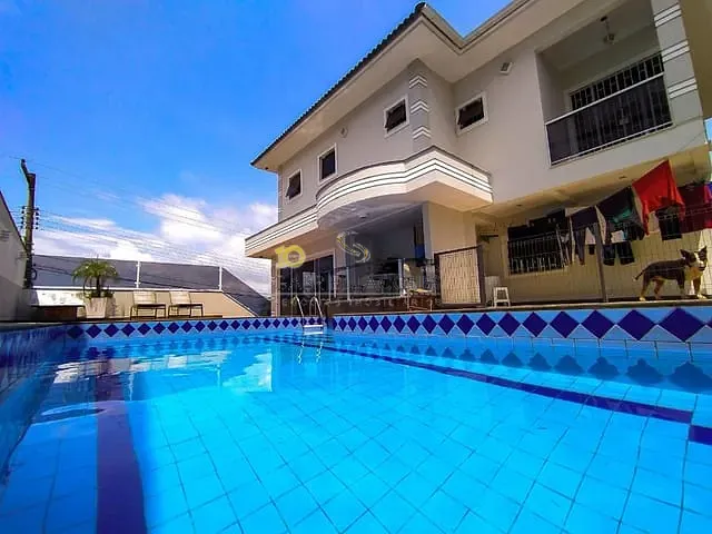 Casa com 463m² 5 quartos e 6 banheiros, à venda, no bairro Cidade Universitária Pedra Branca em Palhoça