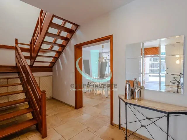 Sobrado com 600m² 4 quartos e 6 banheiros, à venda ou para alugar, no bairro CENTRO em ARARAQUARA