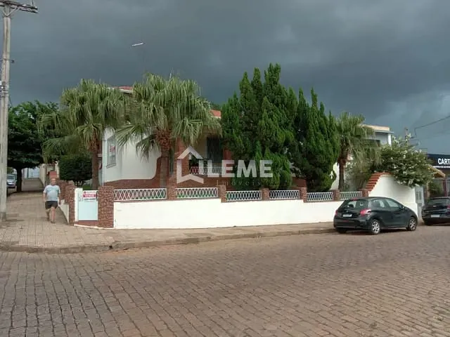 Casa com 483m² 4 quartos e 1 banheiro, à venda, no bairro Centro em Mococa