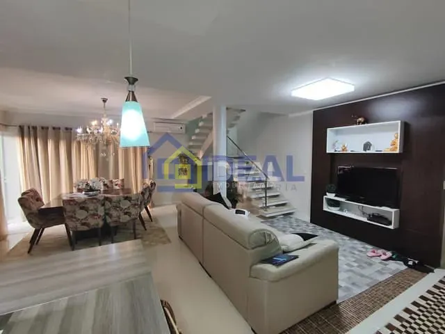 Casa 4 quartos e 4 banheiros, à venda, no bairro Nossa Senhora da Salete em Concórdia