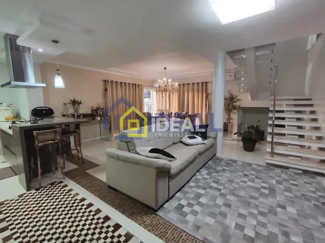 Casa 4 quartos e 4 banheiros, à venda, no bairro Nossa Senhora da Salete em Concórdia