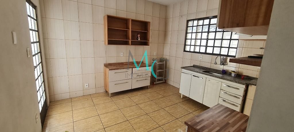 Casa para alugar com 4 quartos, 160m² - Foto 12