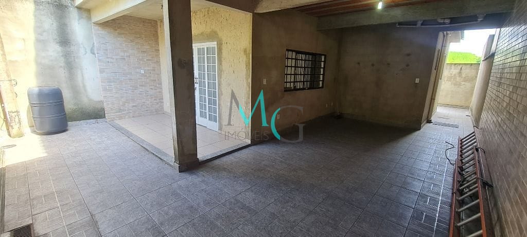 Casa para alugar com 4 quartos, 160m² - Foto 2
