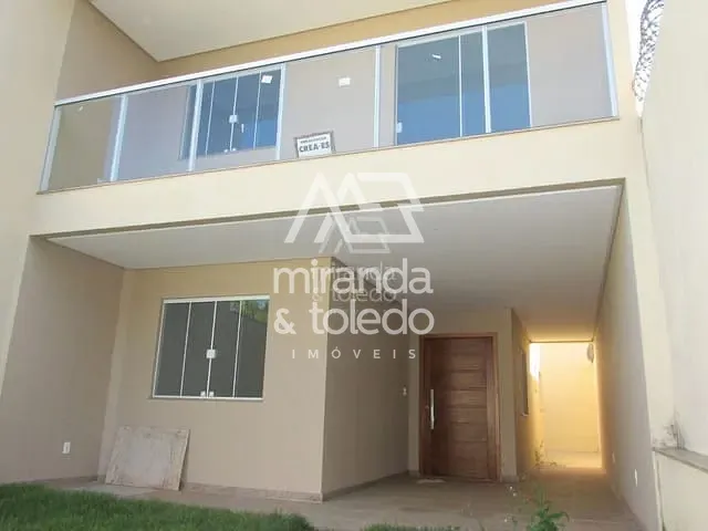 Casa com 220m² 3 quartos e 3 banheiros, à venda, no bairro Itapebussu em Guarapari