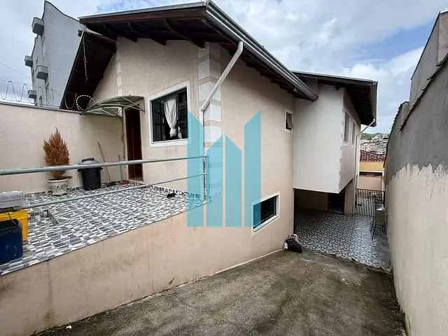Casa 3 quartos e 2 banheiros, à venda, no bairro Santa Ângela em Poços de Caldas