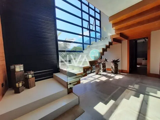 Casa com 603m² 4 quartos e 6 banheiros, à venda, no bairro Itacoatiara em Niterói