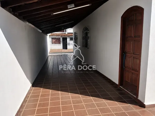 Casa com 326m² 4 quartos e 3 banheiros, à venda, no bairro Jardim Induberaba em Uberaba