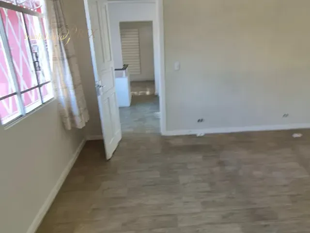 Casa com 150m², para alugar, no bairro Centro Cívico em Curitiba