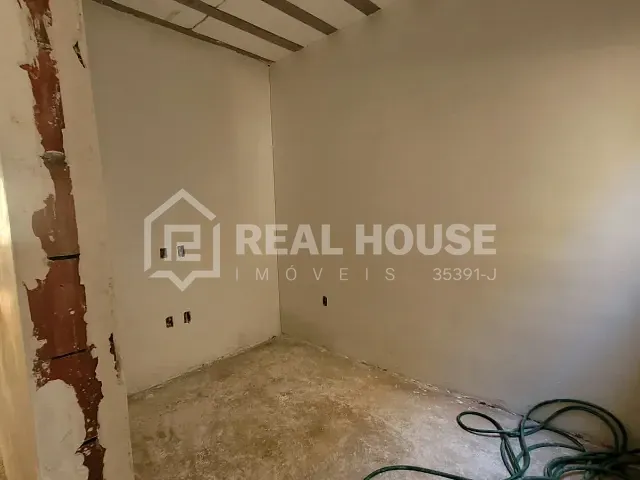 Casa 2 quartos e 2 banheiros, à venda, no bairro Jardim Tropical em Sorocaba