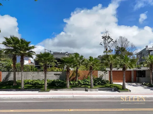 Casa 4 quartos e 1 banheiro, à venda, no bairro Praia do Estaleiro em Balneário Camboriú