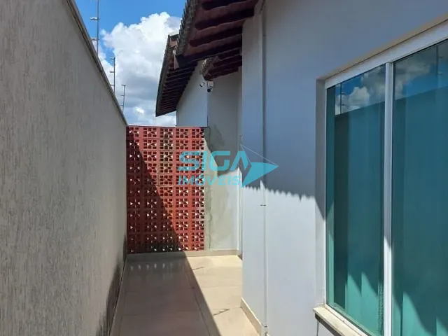 Casa com 300m² 4 quartos e 3 banheiros, à venda, no bairro Residencial Santa Rita em Pouso Alegre