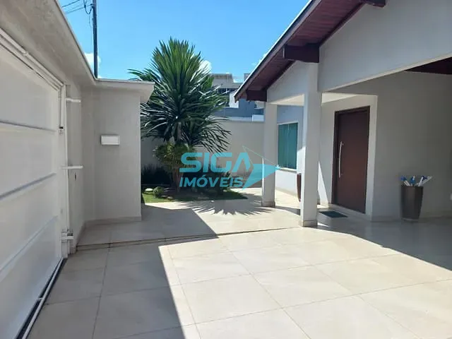 Casa com 300m² 4 quartos e 3 banheiros, à venda, no bairro Residencial Santa Rita em Pouso Alegre