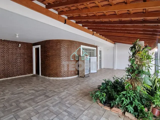Casa com 500m² 4 quartos e 3 banheiros, à venda, no bairro Jardim de Alah em Taubaté