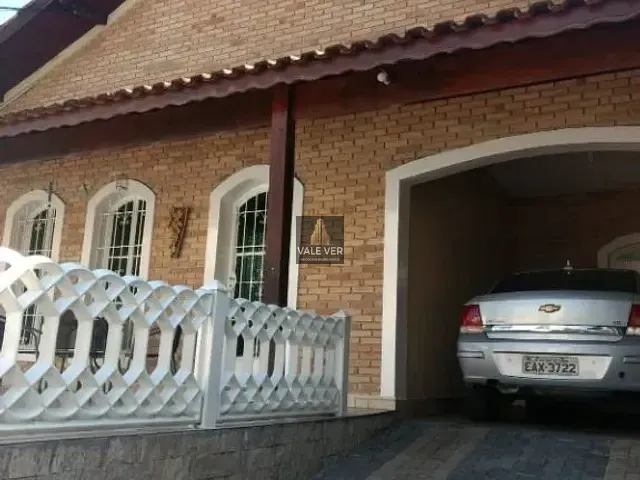 Casa com 300m² 3 quartos e 1 banheiro, à venda, no bairro Jardim Souto em São José dos Campos