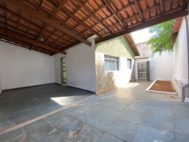 Foto do Casa - Imóvel à Venda com casa nos Fundos, no bairro Santa Terezinha, em Araxá MG | Yes Gestão Imobiliária