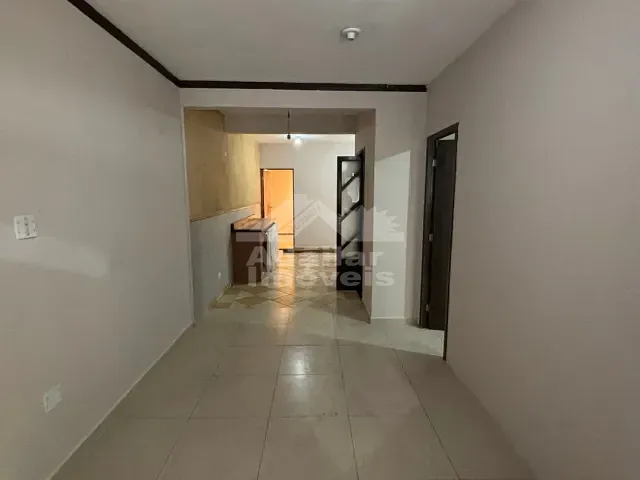 Casa 2 quartos e 1 banheiro, para alugar, no bairro Centro em Diadema