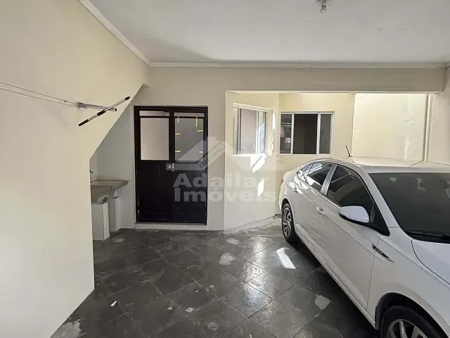 Casa 2 quartos e 1 banheiro, para alugar, no bairro Centro em Diadema