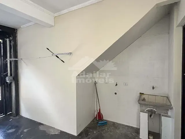 Casa 2 quartos e 1 banheiro, para alugar, no bairro Centro em Diadema