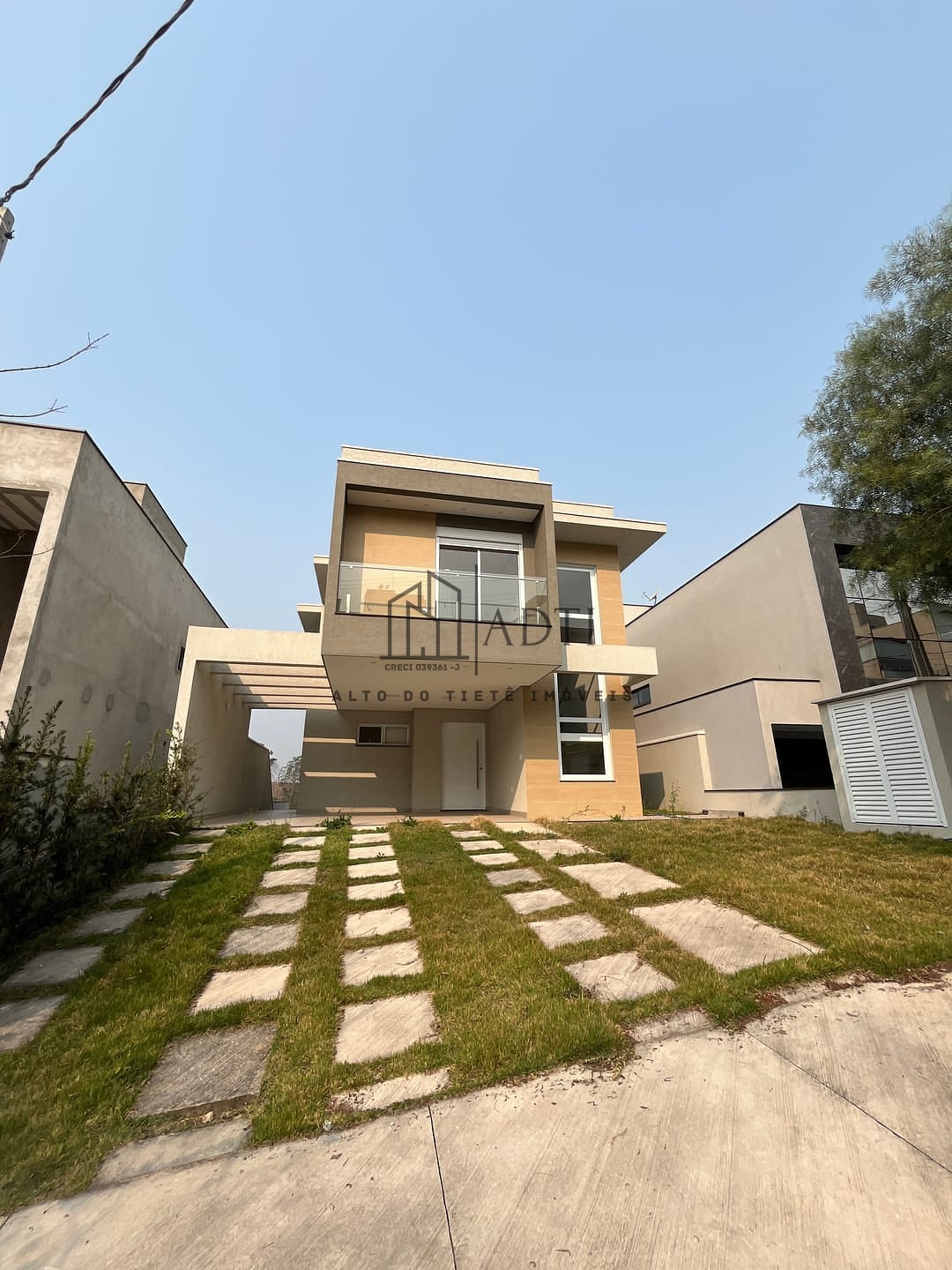 Casa, 3 quartos, 228 m² - Foto 1