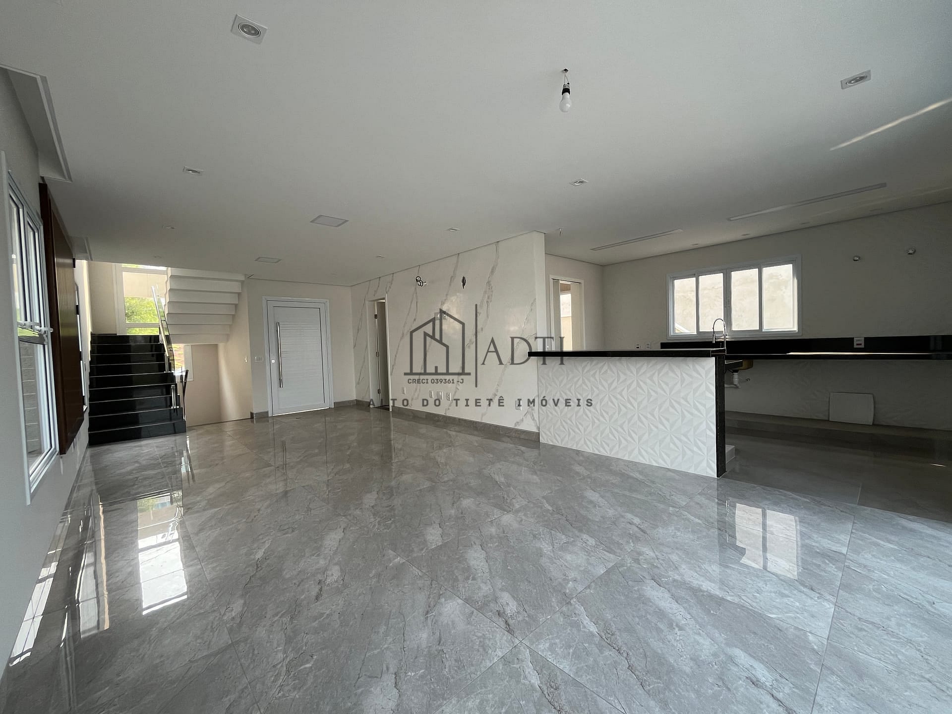 Casa, 3 quartos, 228 m² - Foto 2