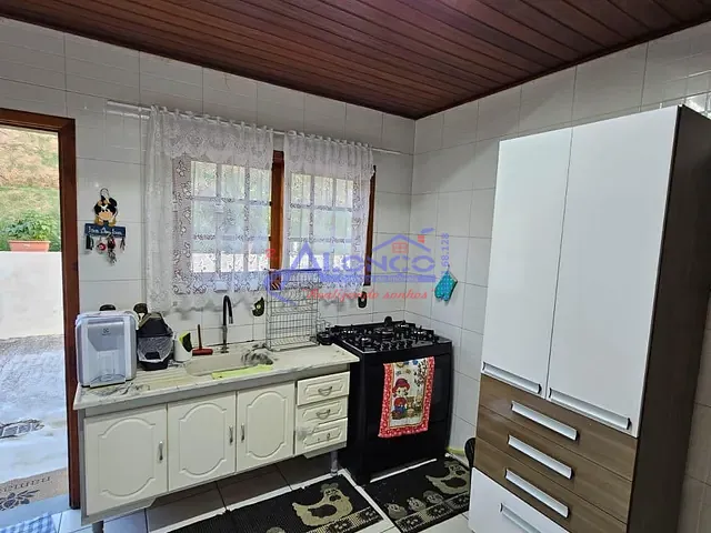Casa com 3333m² 3 quartos e 3 banheiros, à venda, no bairro Chácaras Condomínio Recanto Pássaros II em Jacareí