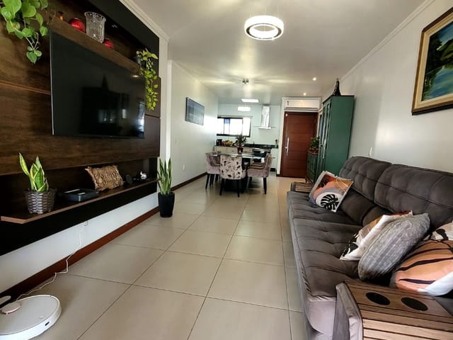 Casa com 420m² 2 quartos e 2 banheiros, à venda, no bairro Cachoeira do Bom Jesus em Florianópolis