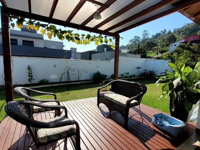 Casa com 420m² 2 quartos e 2 banheiros, à venda, no bairro Cachoeira do Bom Jesus em Florianópolis
