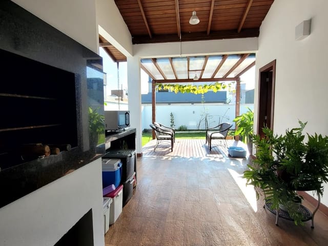 Casa com 420m² 2 quartos e 2 banheiros, à venda, no bairro Cachoeira do Bom Jesus em Florianópolis