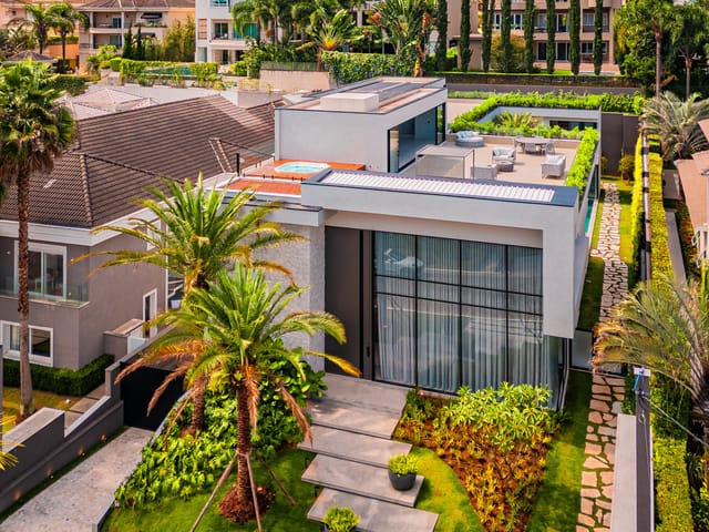 Casa com 1027m² 6 quartos e 8 banheiros, à venda, no bairro Tamboré em Santana de Parnaíba