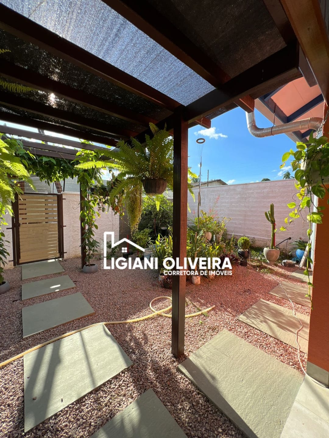 Casa à venda com 2 quartos, 10m² - Foto 2