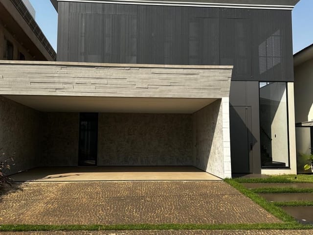 Casa 4 quartos e 6 banheiros, à venda, no bairro Parque Universitário em Franca