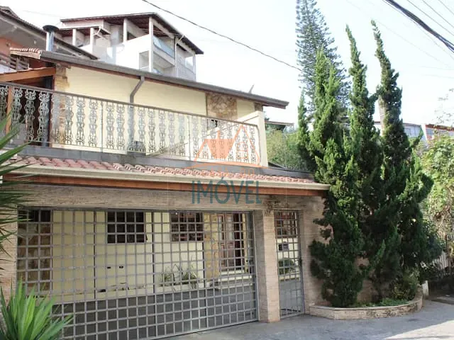 Casa com 254m², à venda, no bairro Jardim Semiramis em Cotia