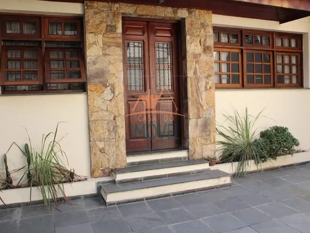 Casa com 254m², à venda, no bairro Jardim Semiramis em Cotia