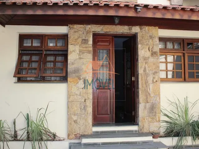 Casa com 254m², à venda, no bairro Jardim Semiramis em Cotia