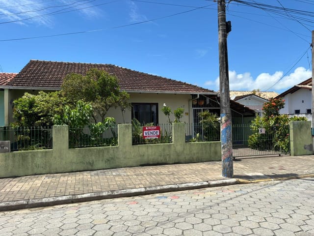 Casa com 252m² 3 quartos e 2 banheiros, à venda, no bairro Centro em Penha