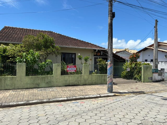 Casa com 252m² 3 quartos e 2 banheiros, à venda, no bairro Centro em Penha
