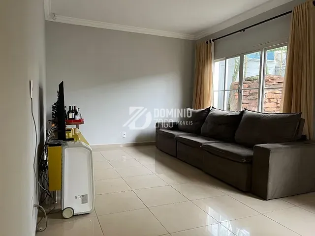 Casa com 336m² 4 quartos e 4 banheiros, à venda, no bairro Jardim São Bento em Uberaba